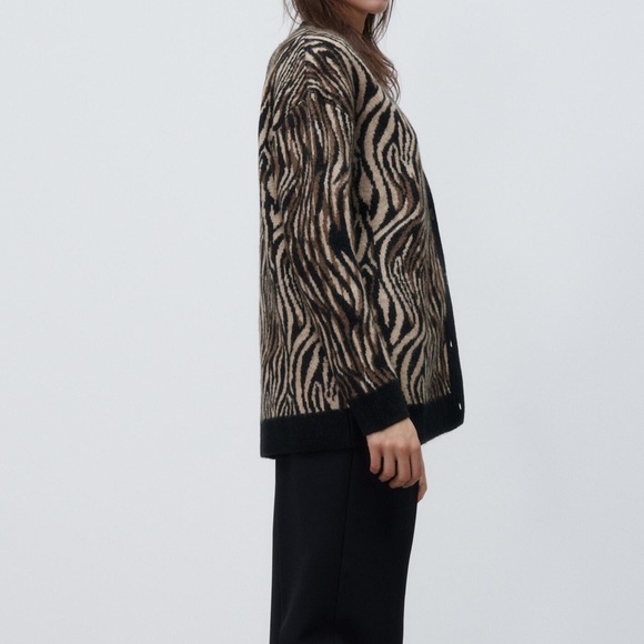 ZARA ANIMAL PRINT CARDIGAN‼️NWT FIRM PRICE. SIZE S‼️ - Picture 2 of 7